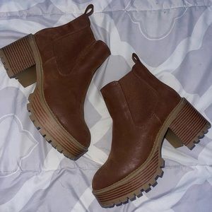 NWOT BROWN BOOTS!🤎
